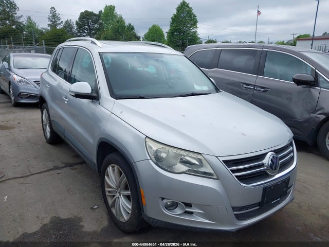 Salvage Volkswagen Tiguan Image