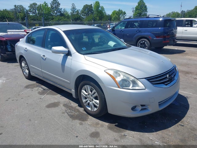 Salvage Nissan Altima Image