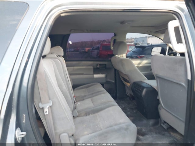 Toyota Sequoia Sr5 5.7l V8