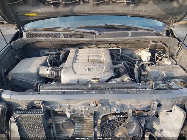 Toyota Sequoia Sr5 5.7l V8