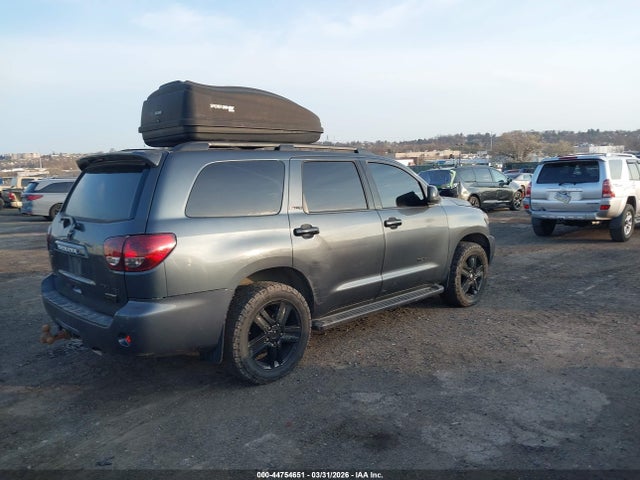 Toyota Sequoia Sr5 5.7l V8