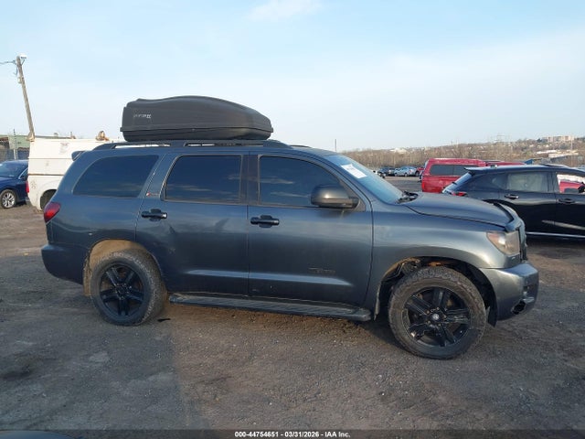 Toyota Sequoia Sr5 5.7l V8