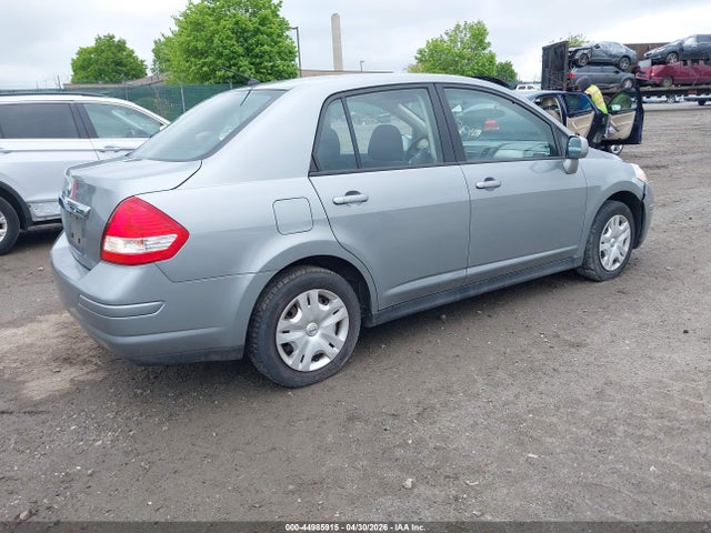 Nissan Versa 1.8s