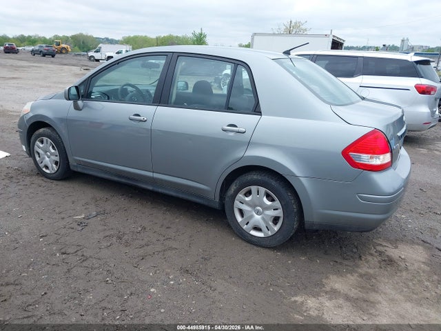 Nissan Versa 1.8s