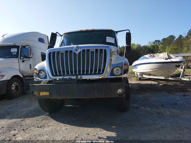 International 7000 7300