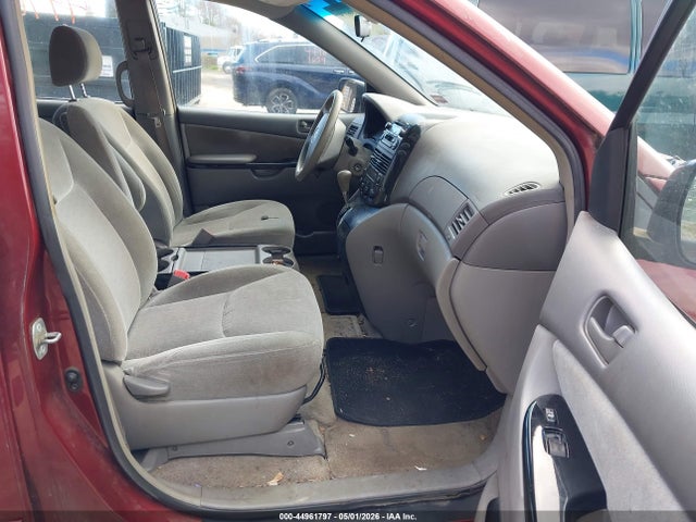 Toyota Sienna Ce