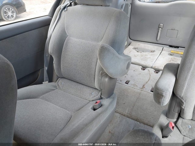 Toyota Sienna Ce