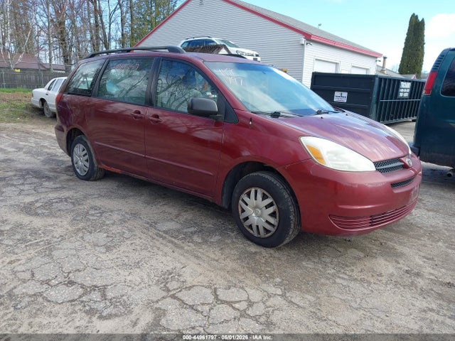 Salvage Toyota Sienna Image