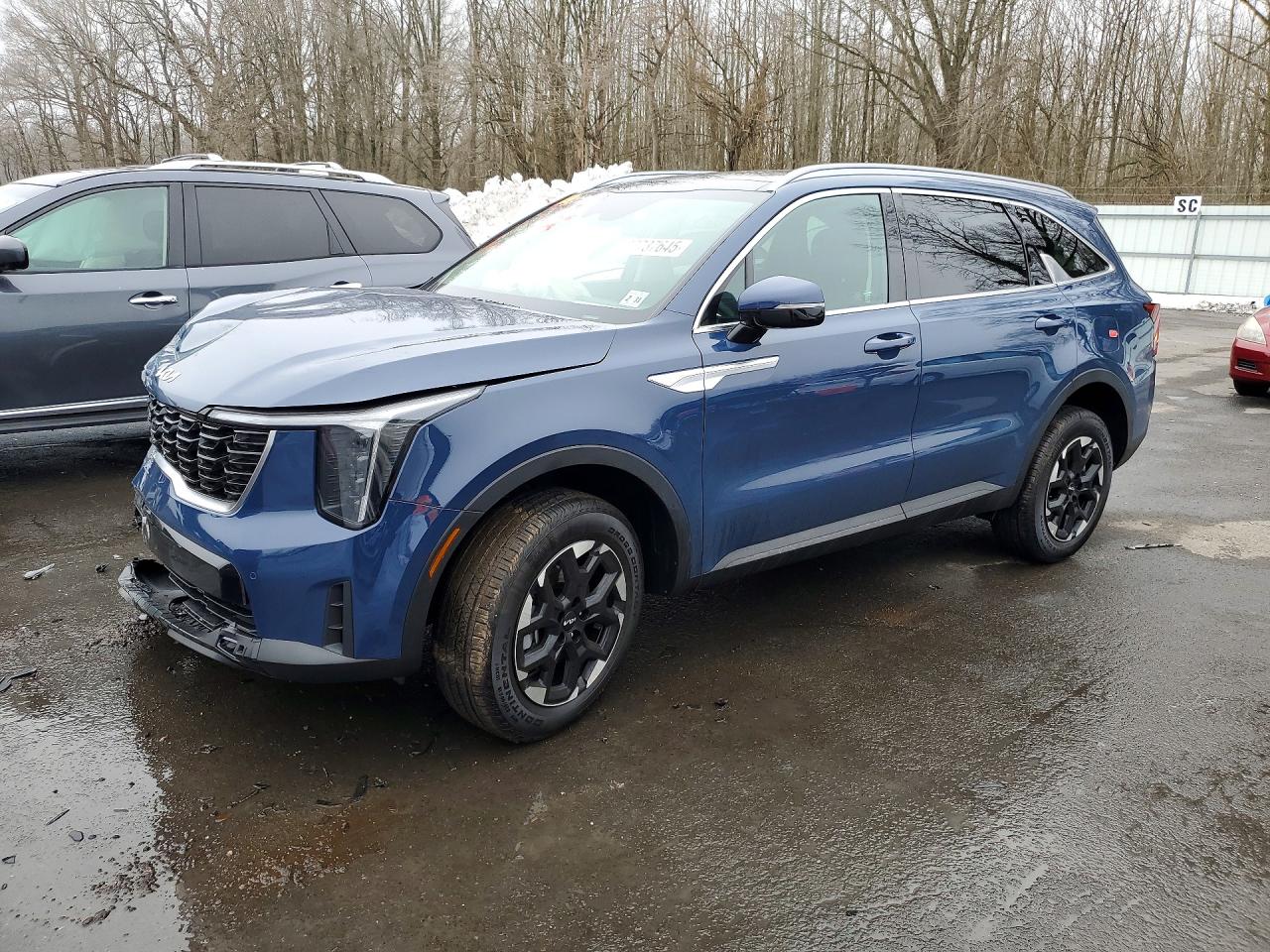 Salvage Kia Sorento Image