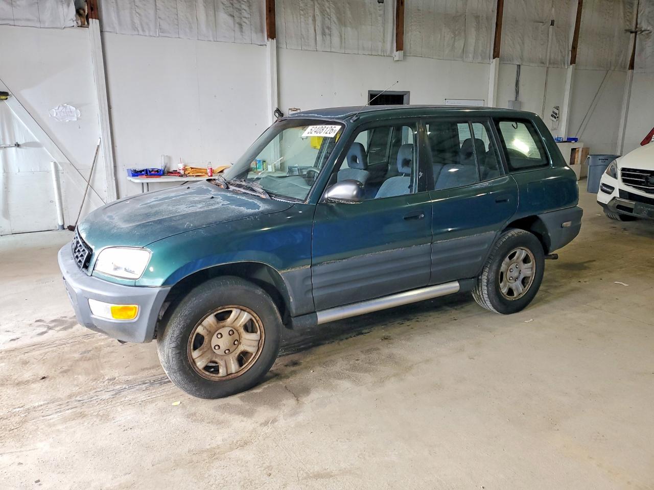 Salvage Toyota RAV4 Image