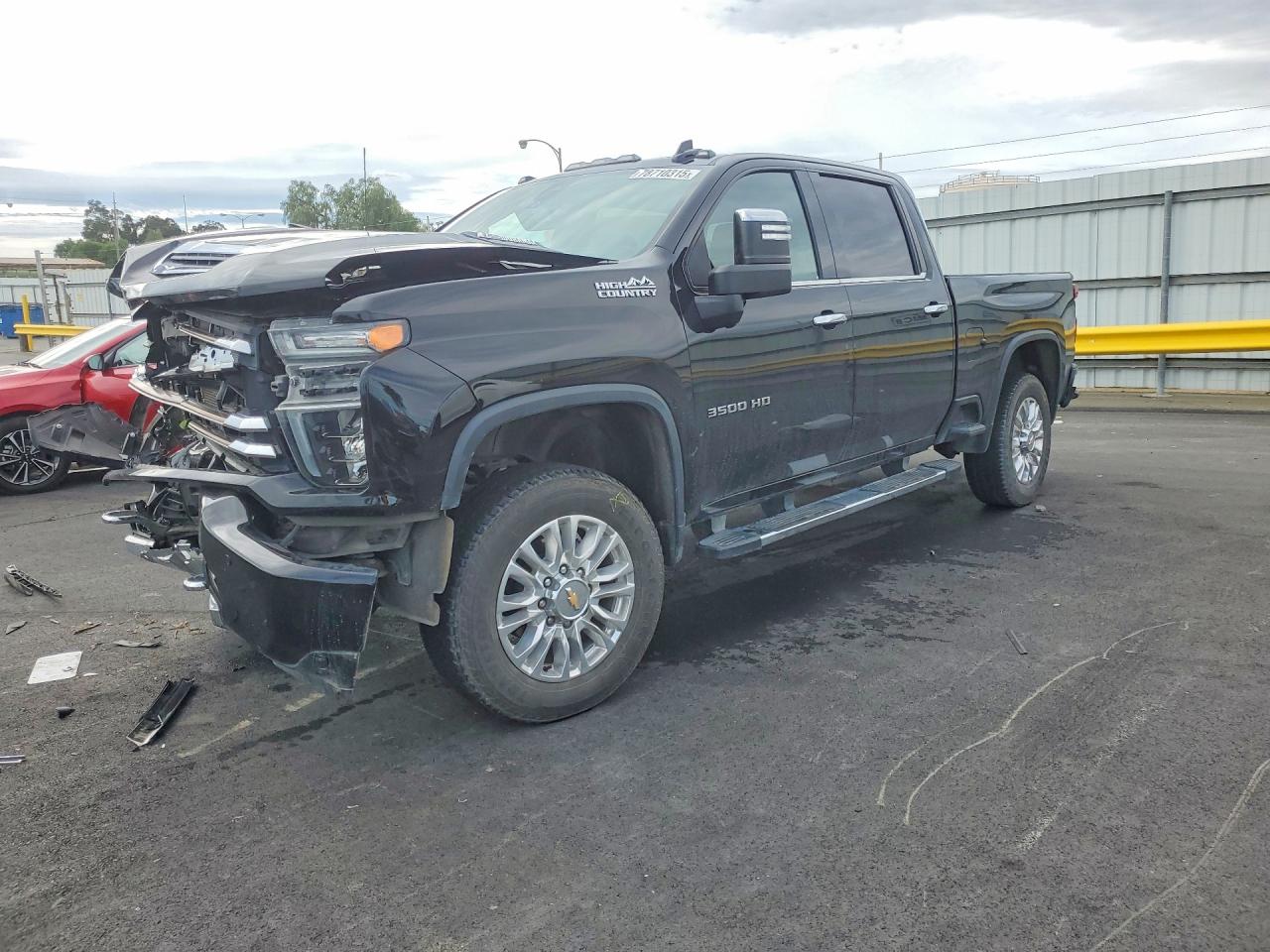Salvage Chevrolet Silverado Image