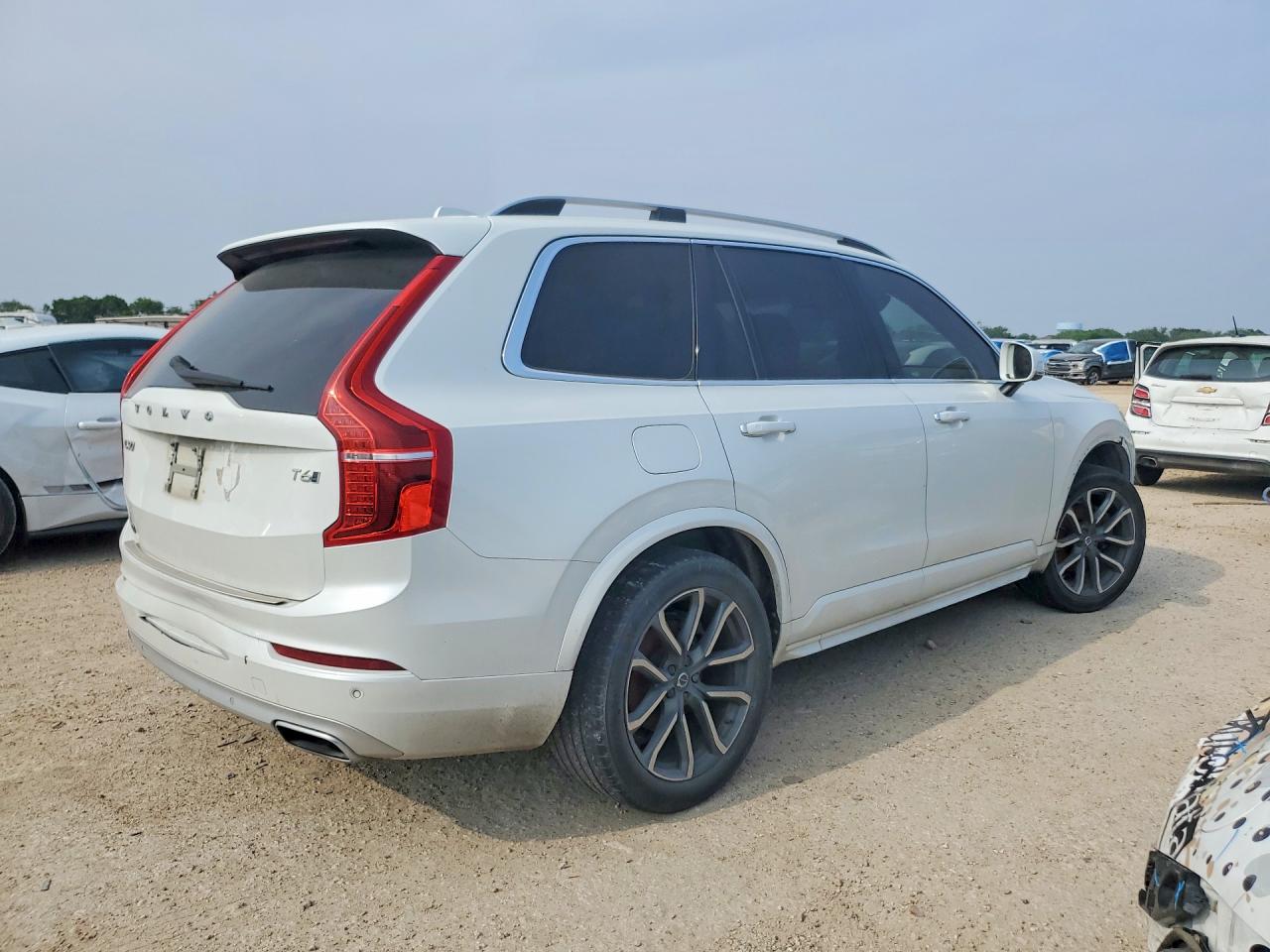 Volvo XC90 T6