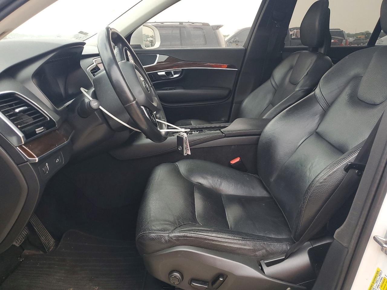 Volvo XC90 T6