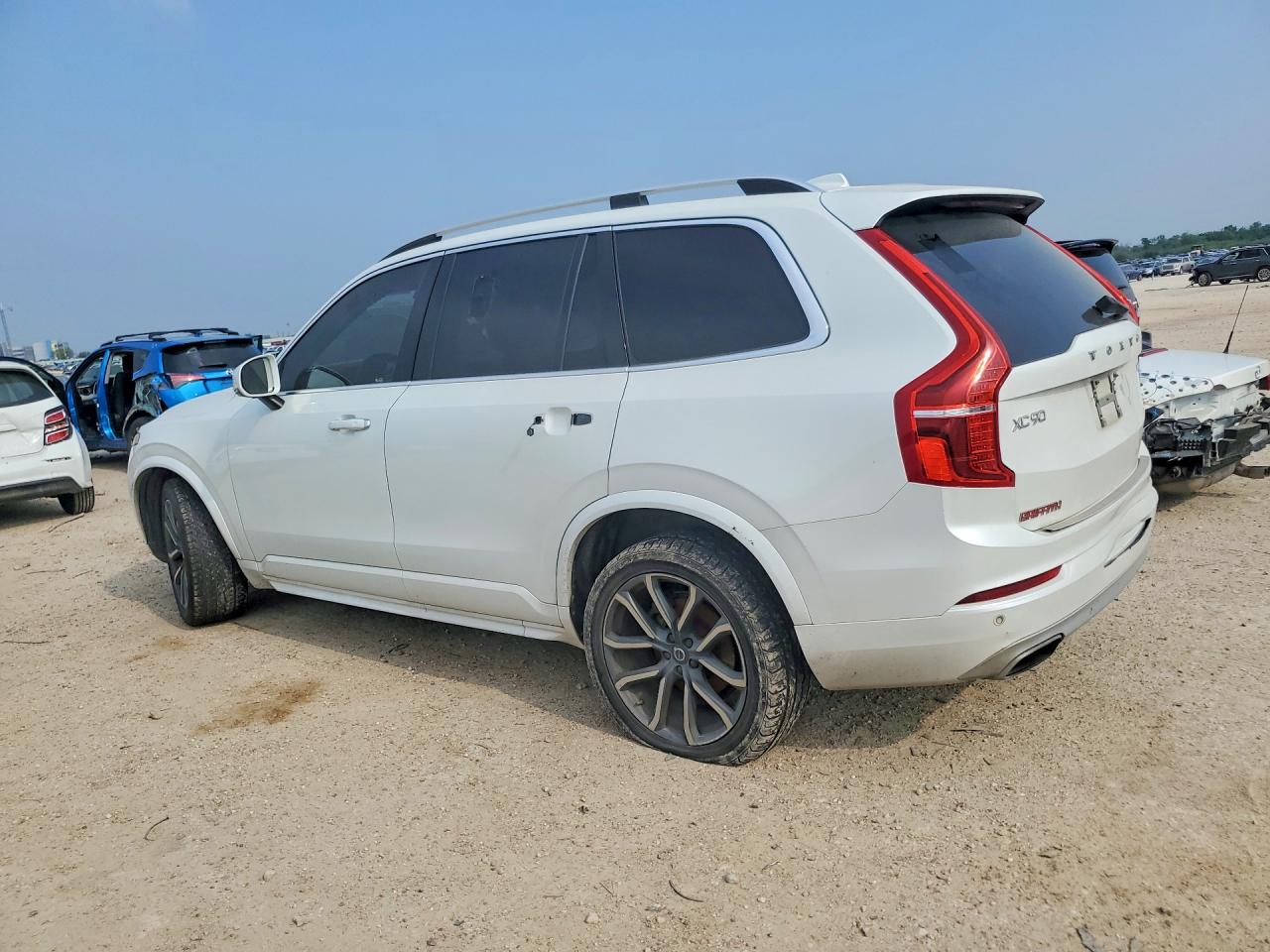 Volvo XC90 T6