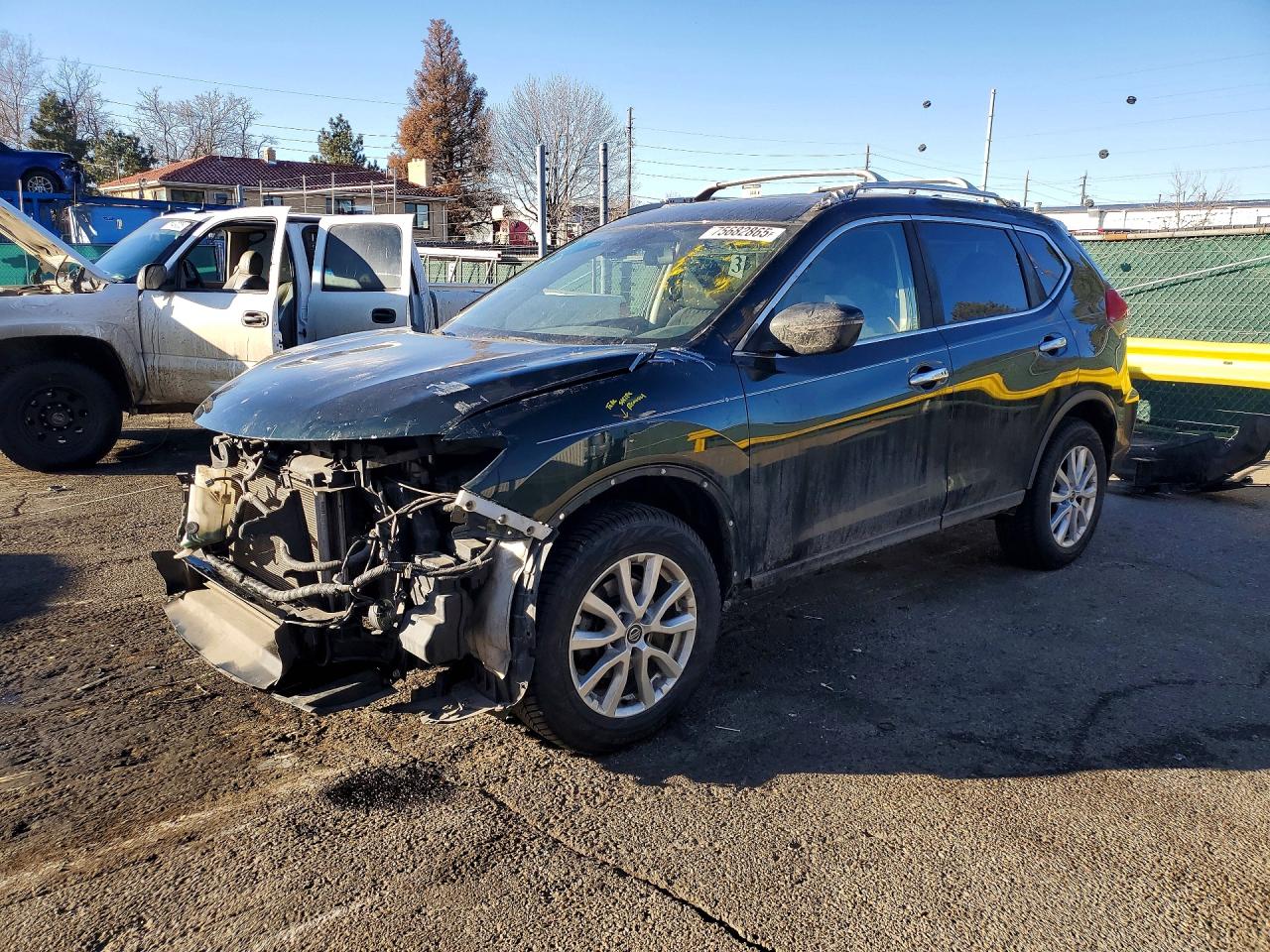 Salvage Nissan Rogue Image