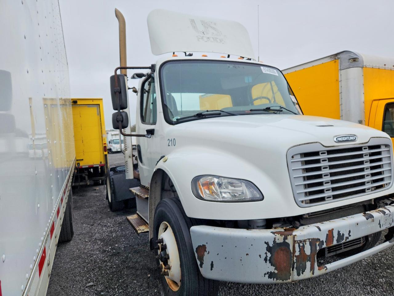Salvage Freigliner M2 Image