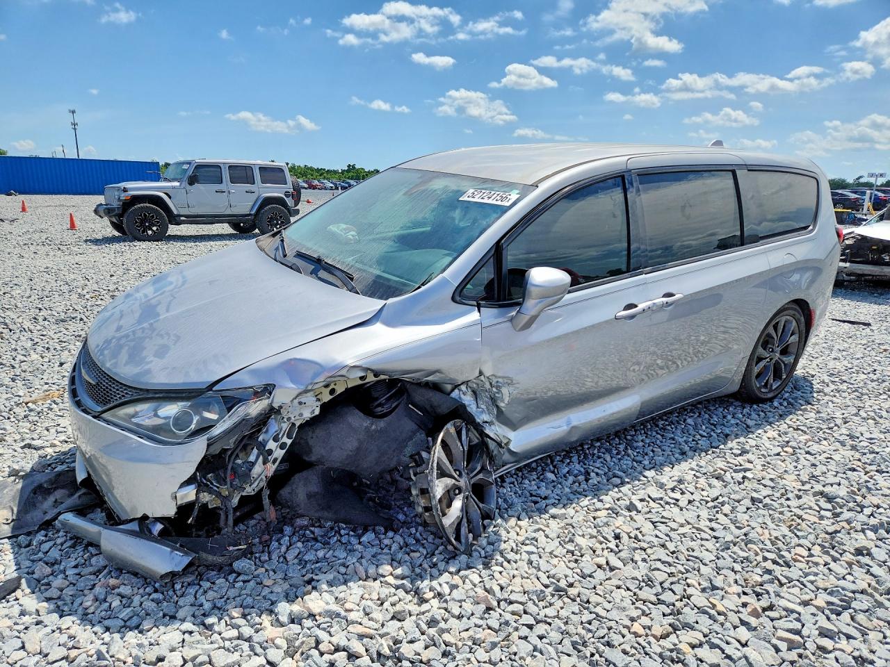 Salvage Chrysler Pacifica Image