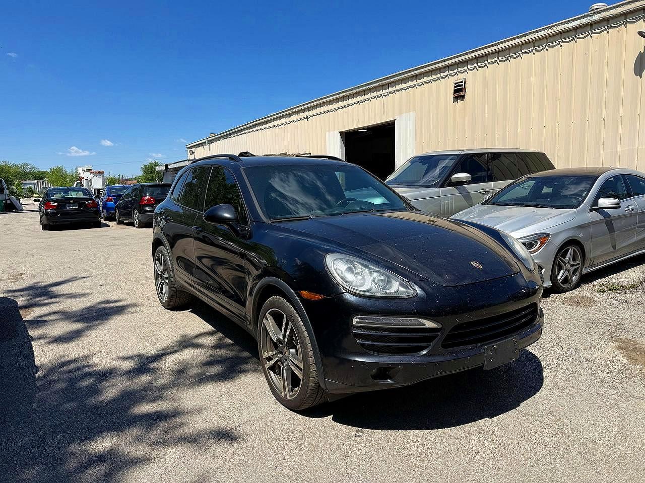 Salvage Porsche Cayenne Image