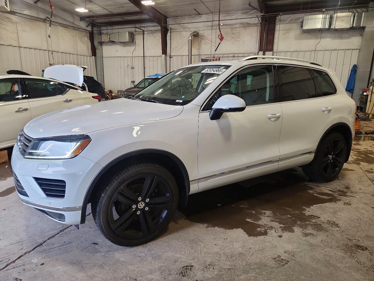 Salvage Volkswagen Touareg Image