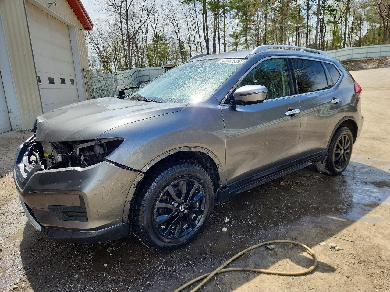 Salvage Nissan Rogue Image