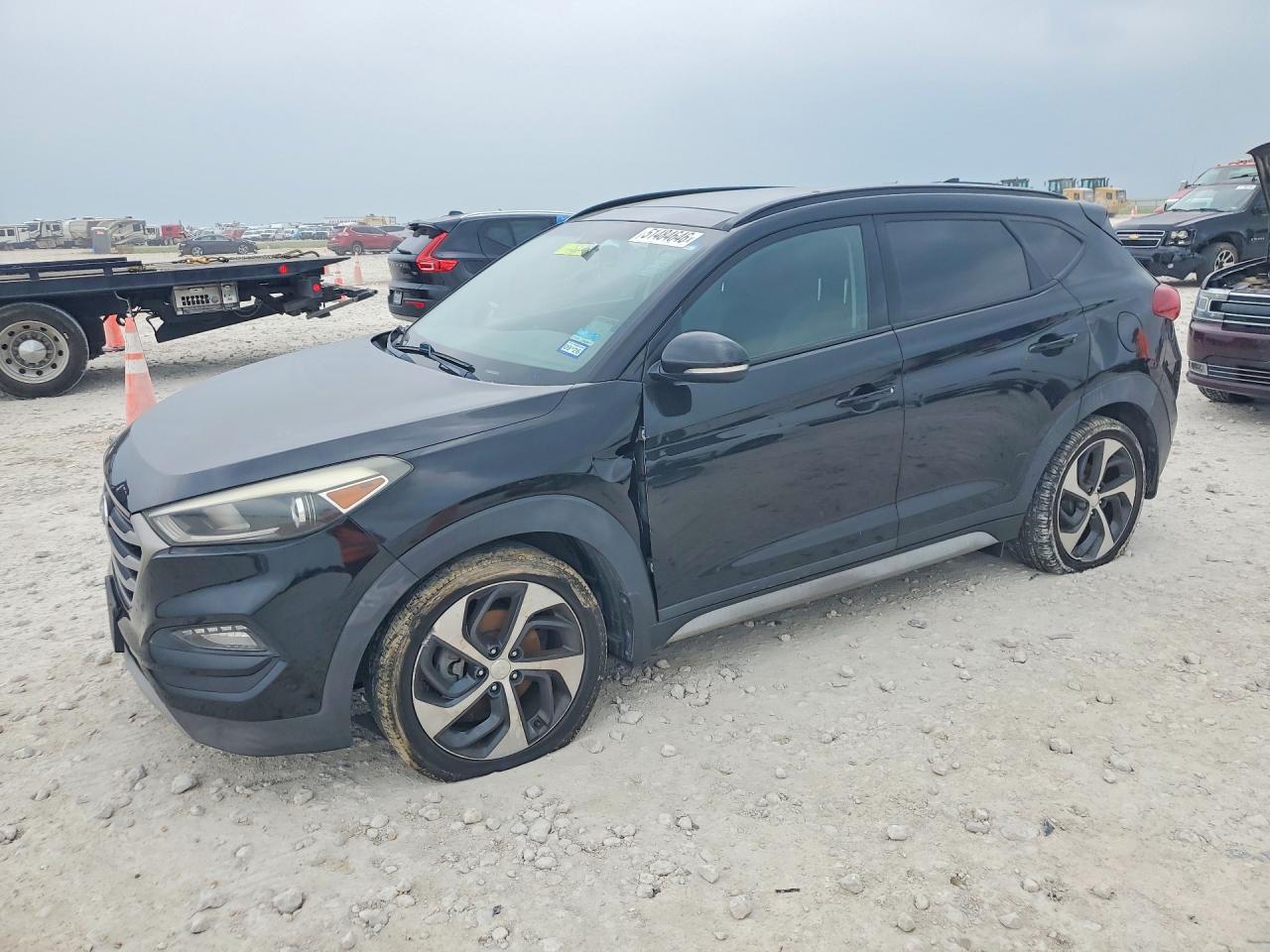 Salvage Hyundai TUCSON Image