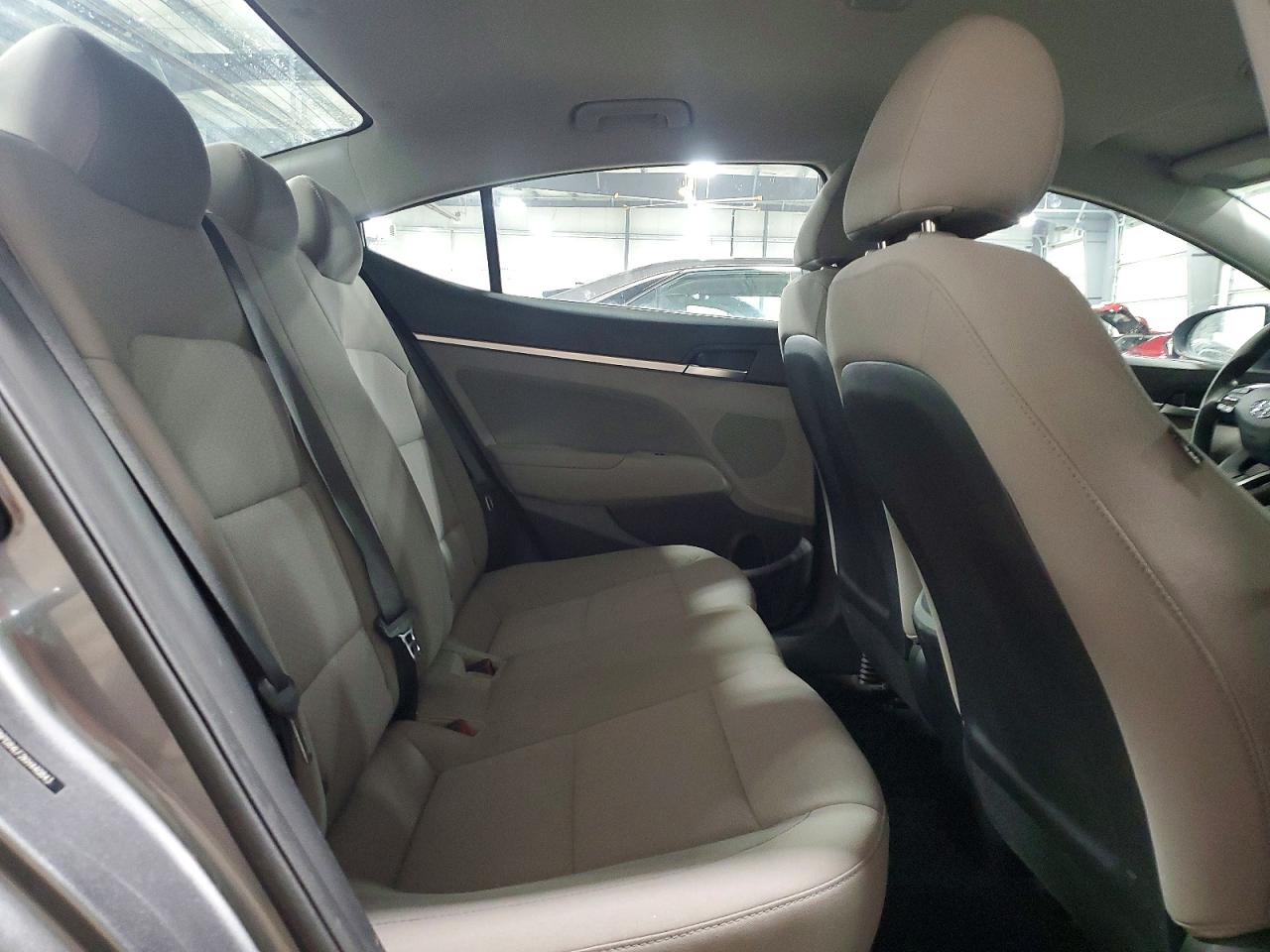 Hyundai ELANTRA Sel