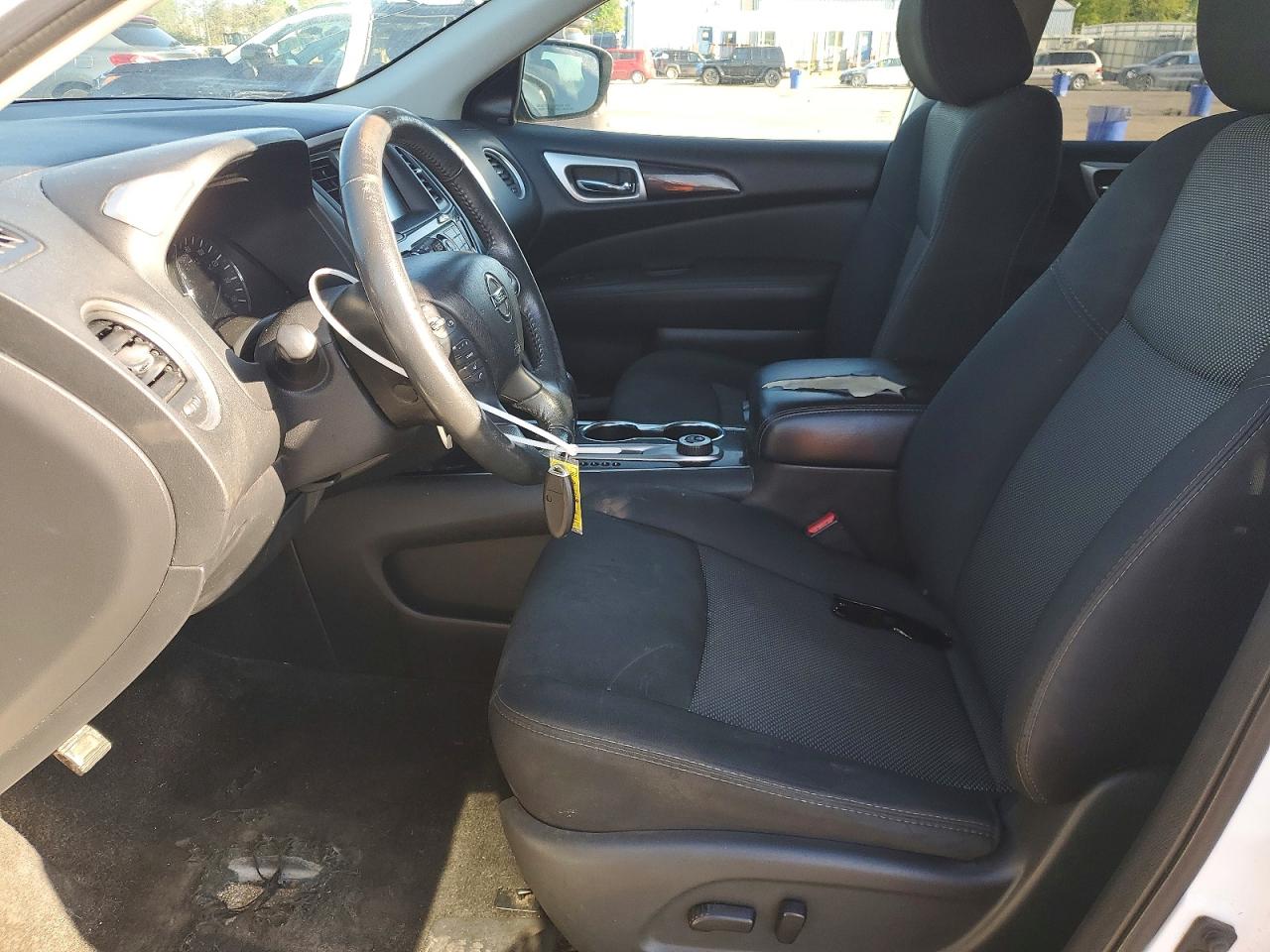 Nissan Pathfinder Sv