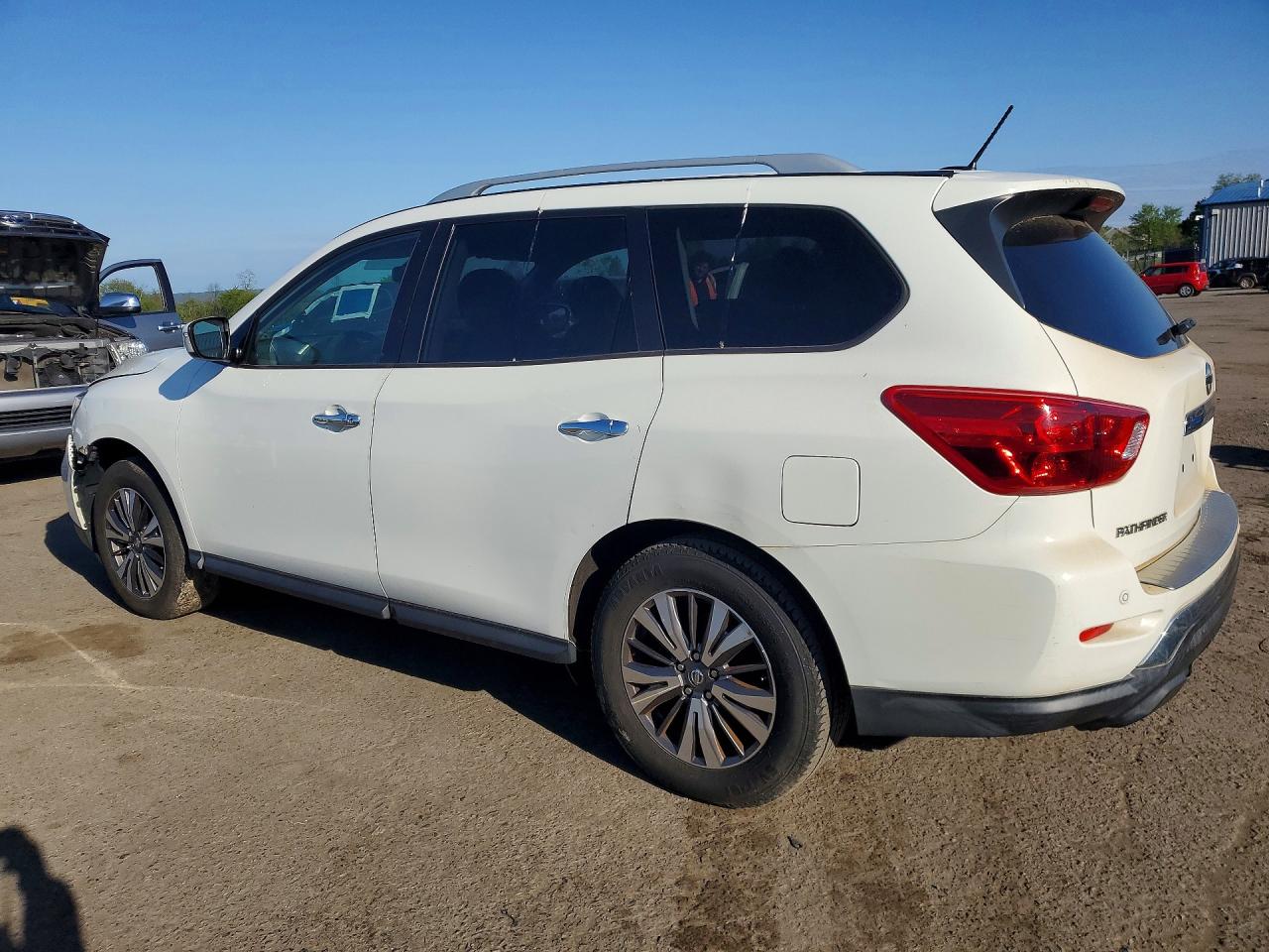 Nissan Pathfinder Sv