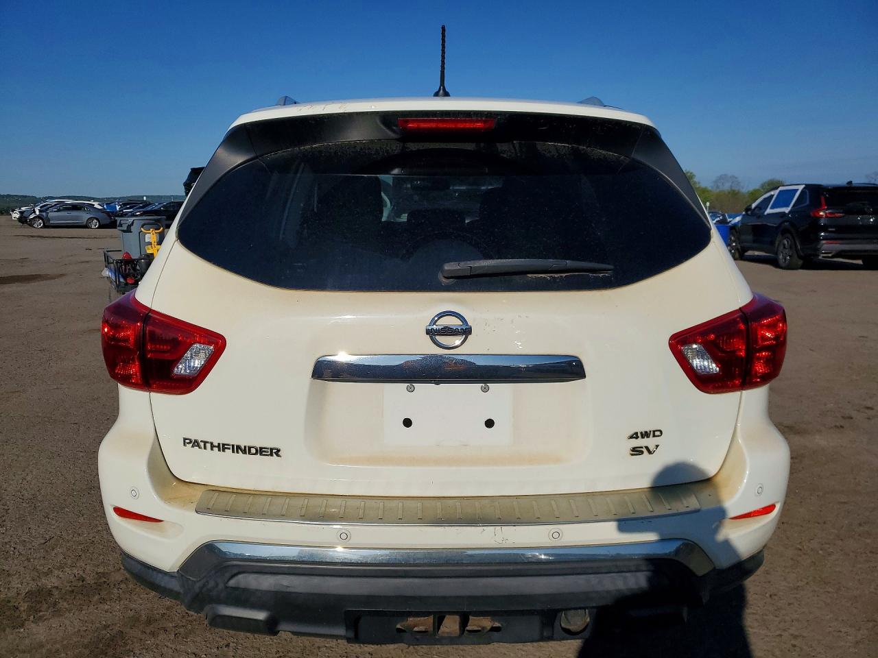 Nissan Pathfinder Sv