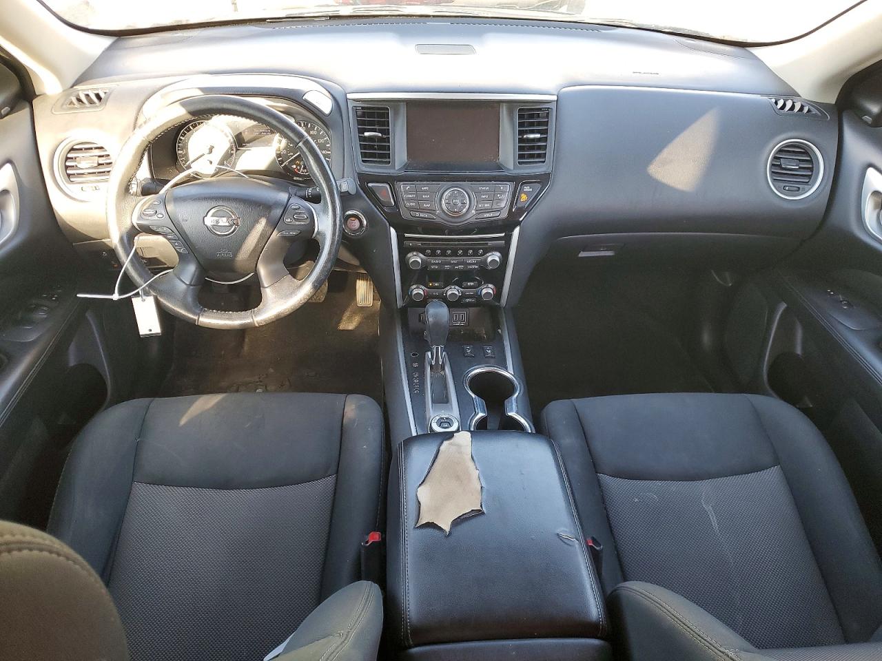 Nissan Pathfinder Sv