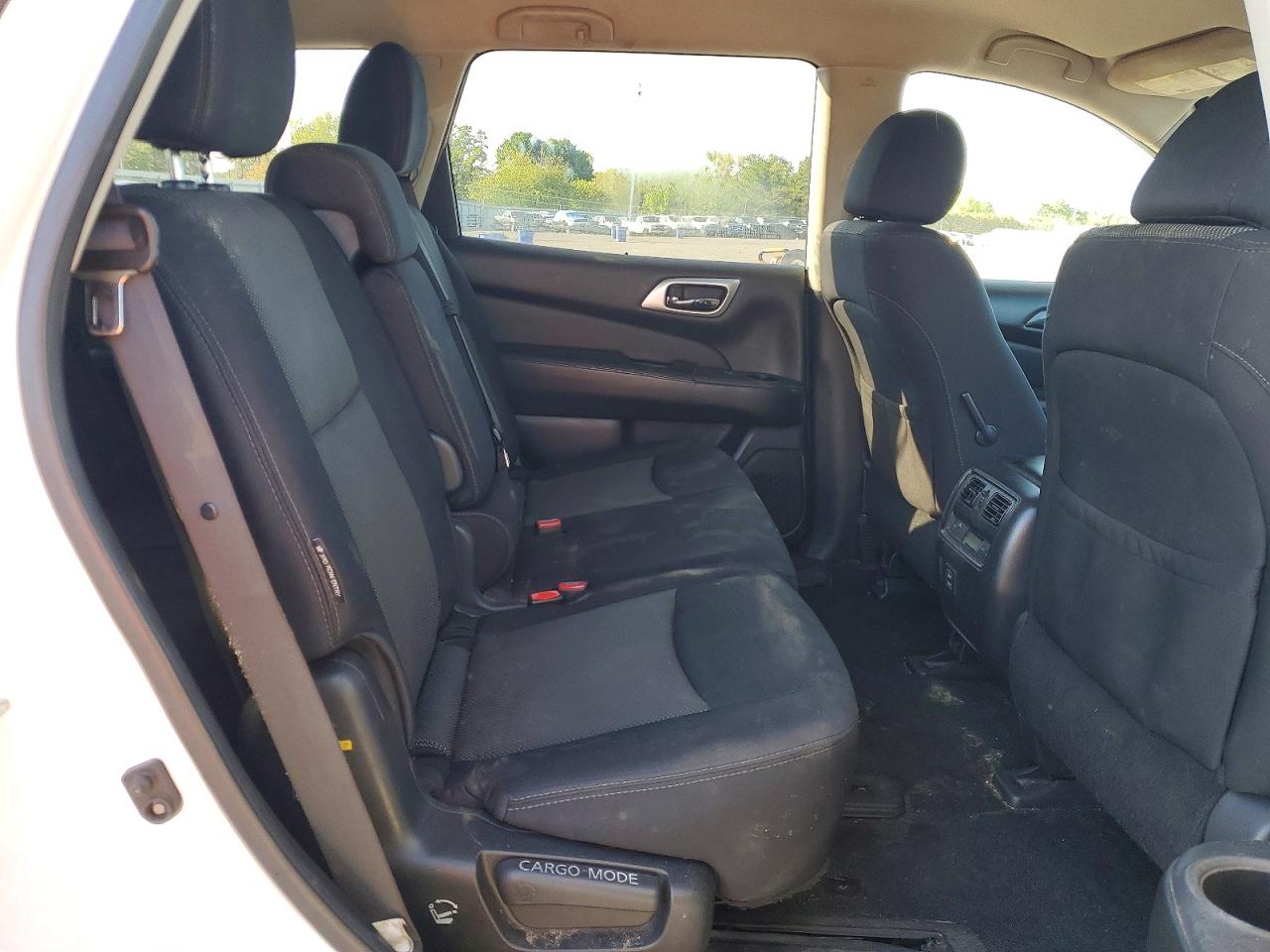 Nissan Pathfinder Sv