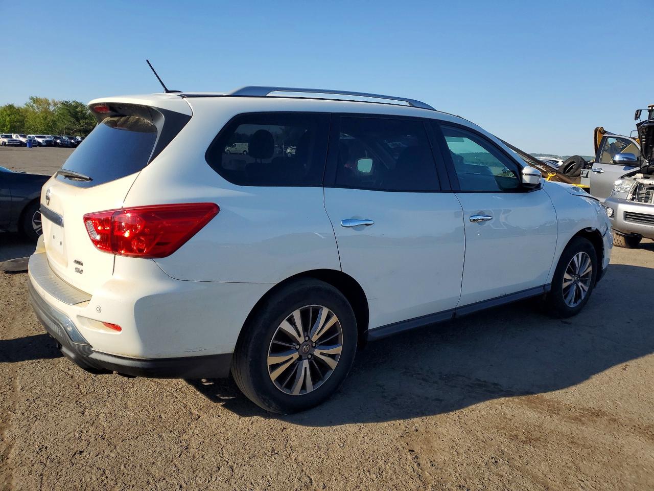 Nissan Pathfinder Sv
