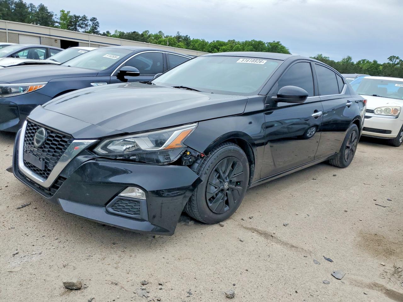 Salvage Nissan Altima Image