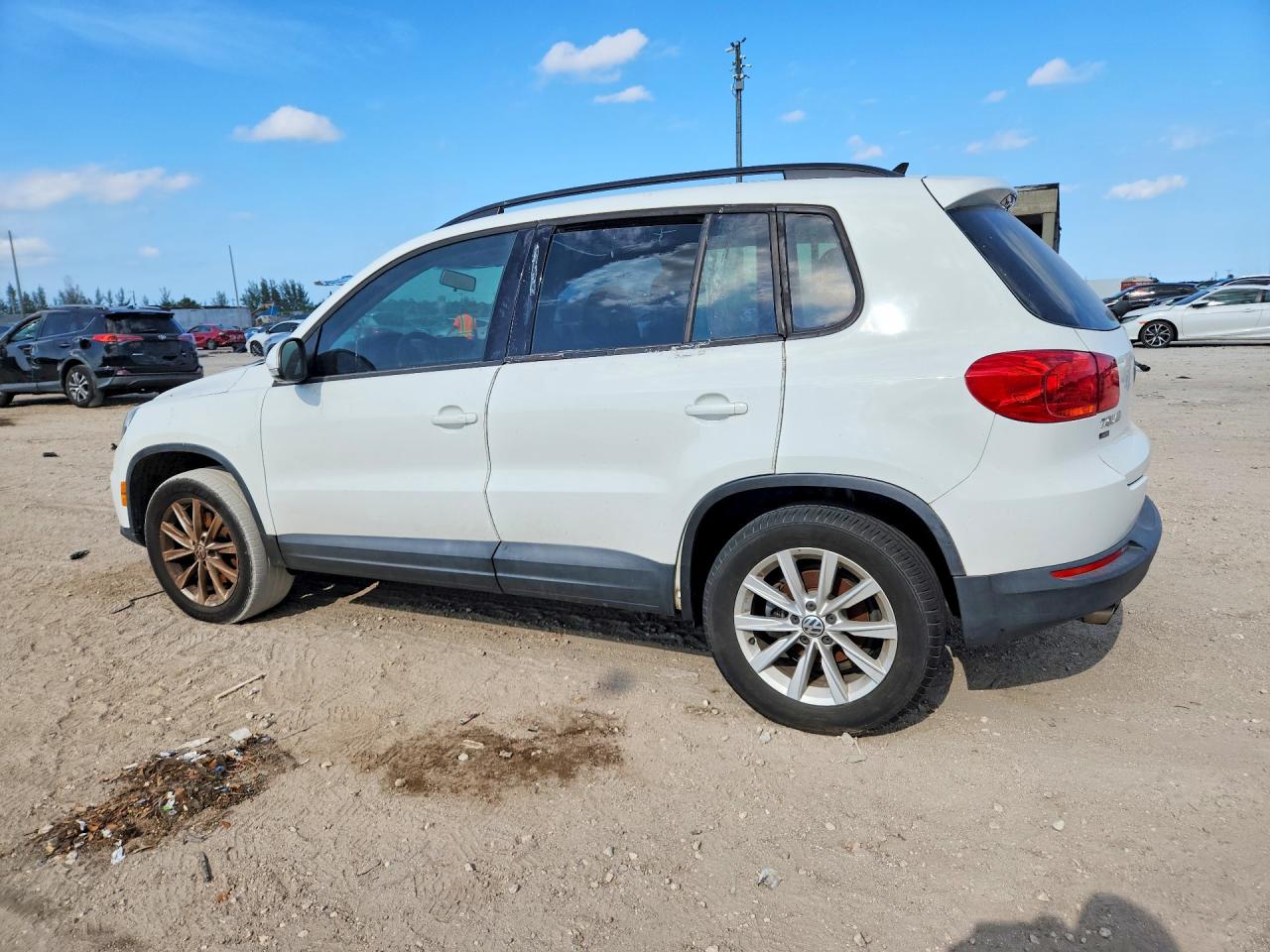 Volkswagen Tiguan S