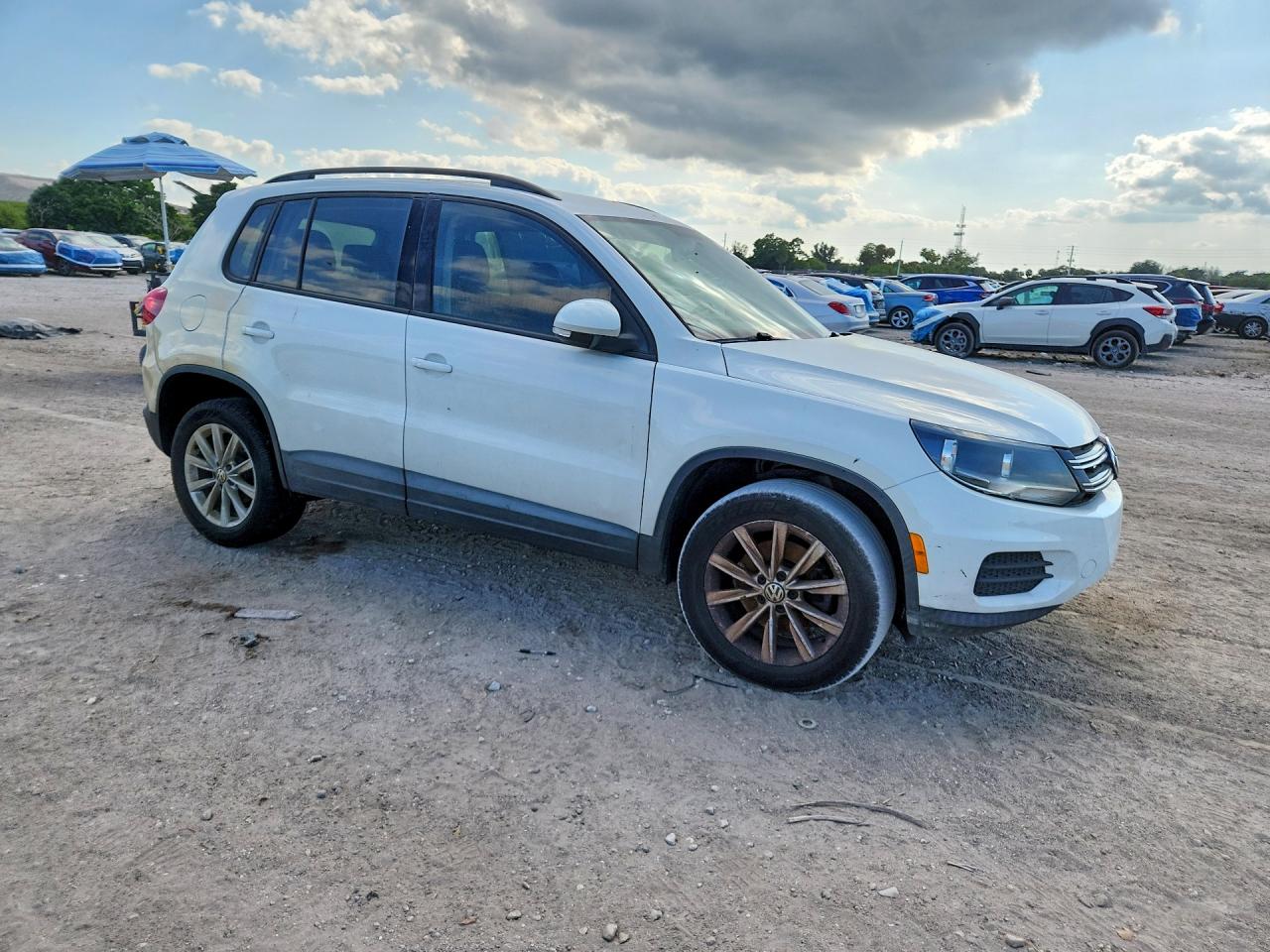 Volkswagen Tiguan S