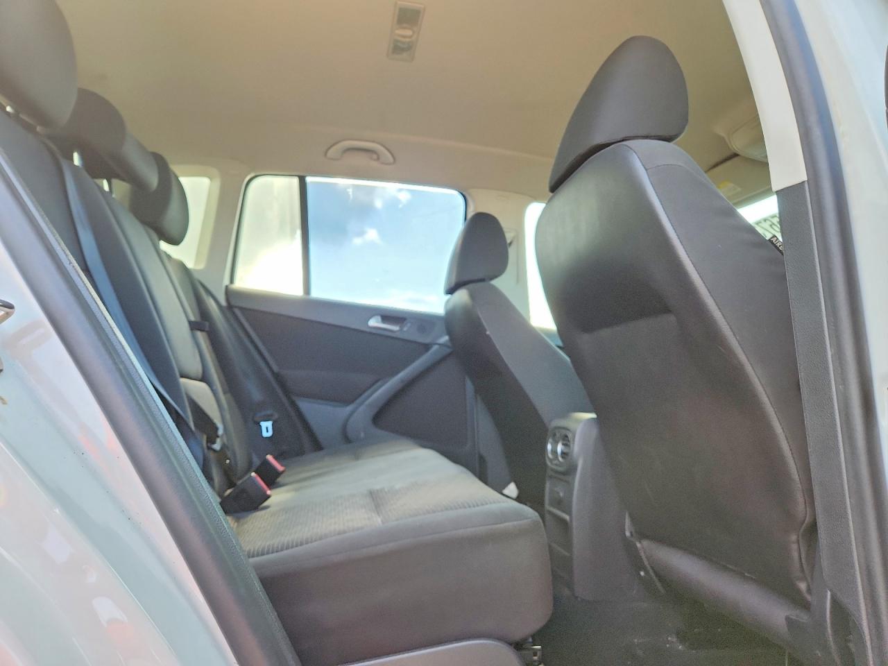 Volkswagen Tiguan S