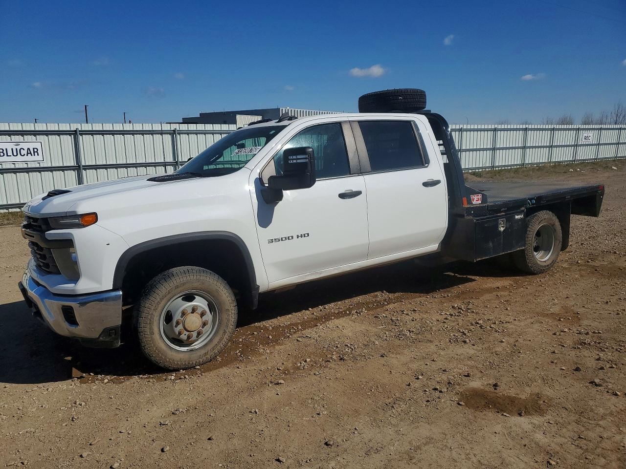 Salvage Chevrolet Silverado Image