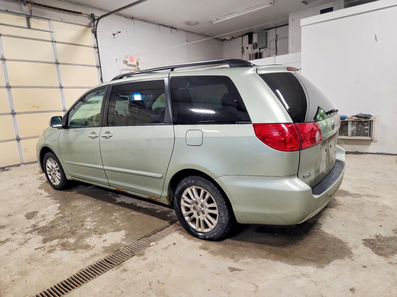Toyota Sienna Xle 7-passenger
