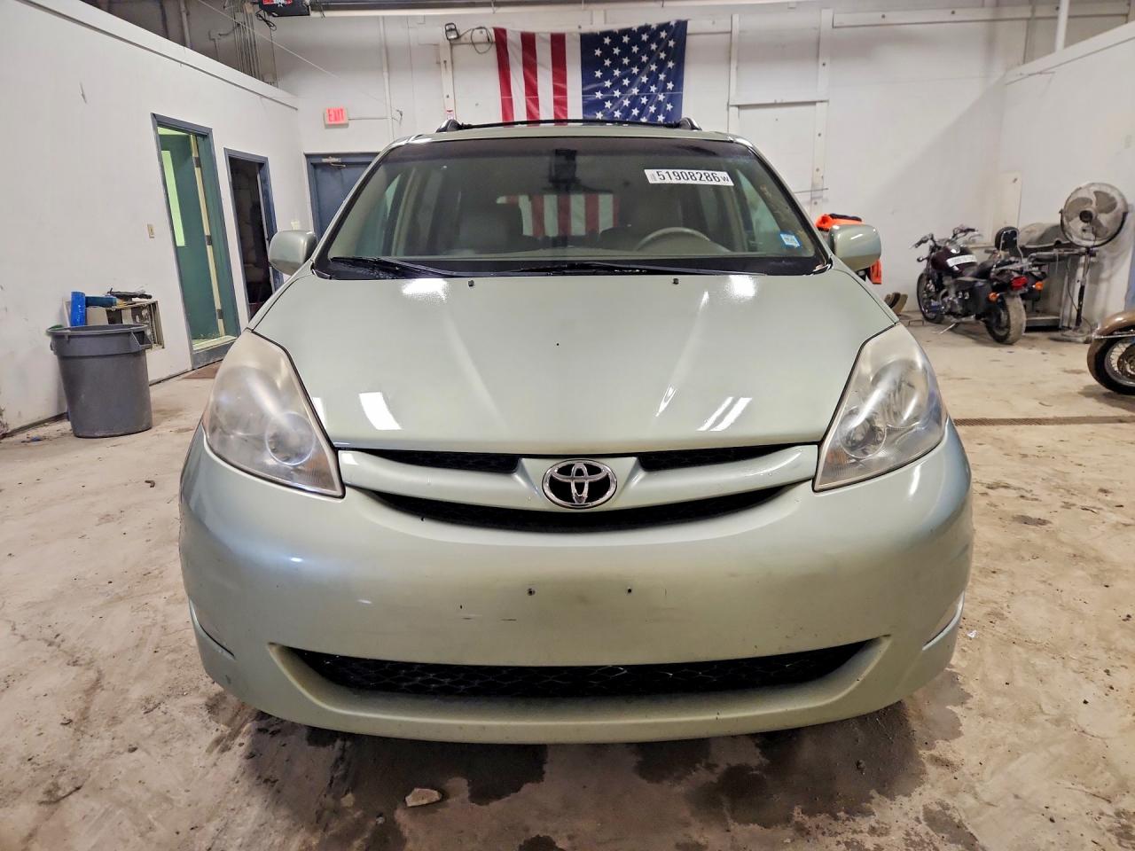 Toyota Sienna Xle 7-passenger