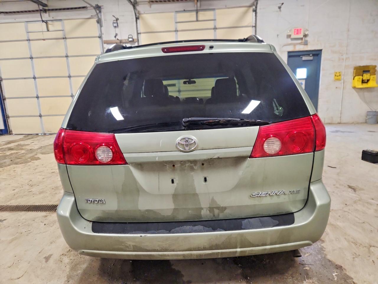 Toyota Sienna Xle 7-passenger