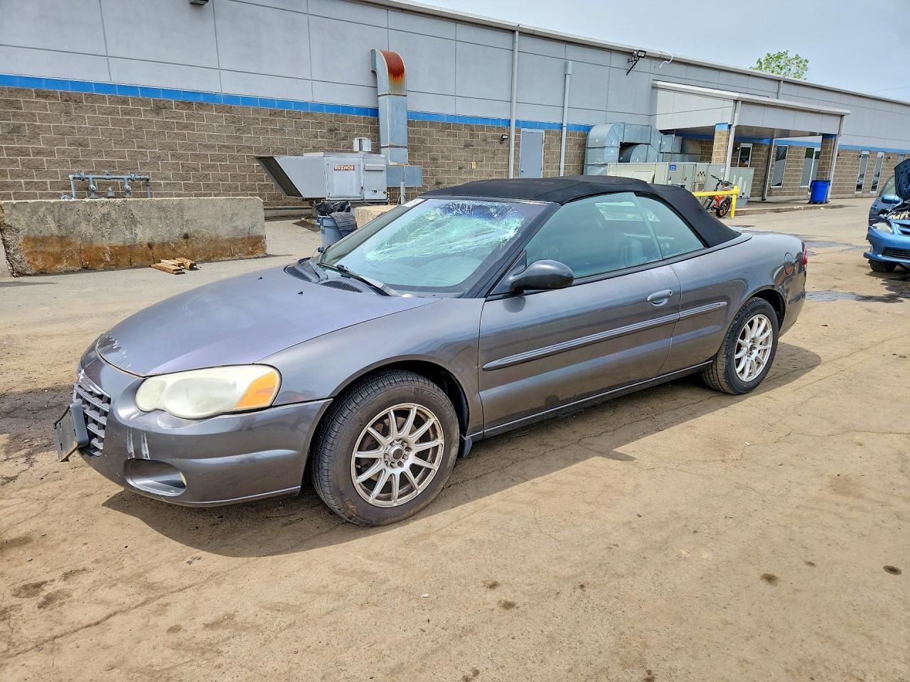 Salvage Chrysler Sebring Image
