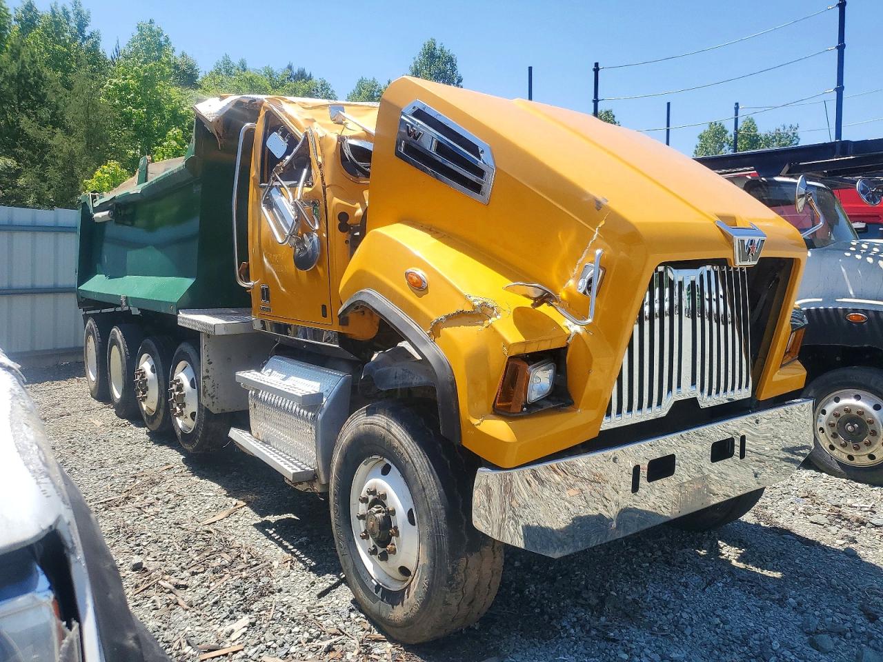 Salvage Western Star Auto Car 4700 Image