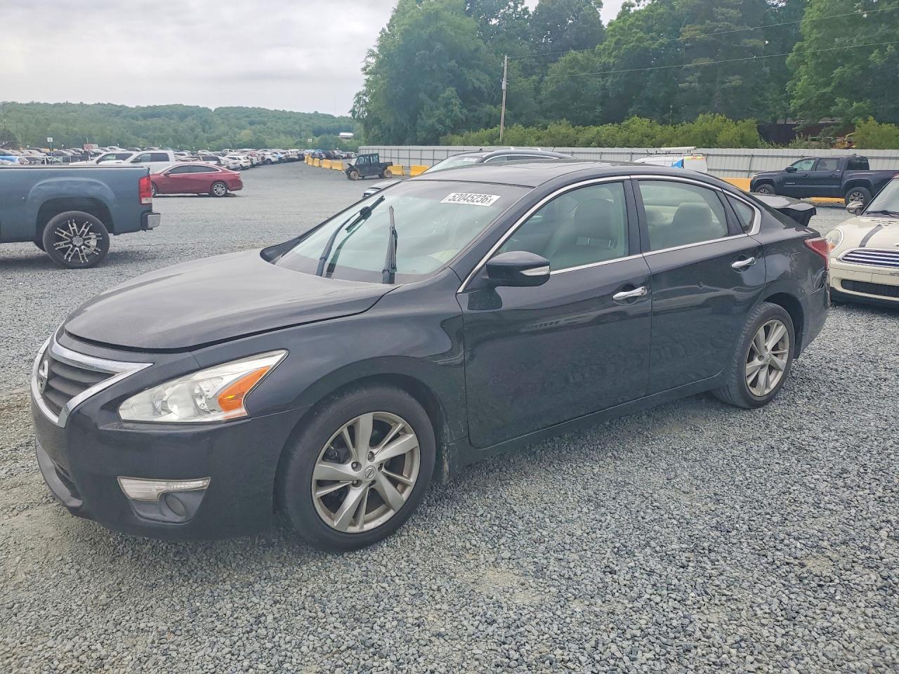 Salvage Nissan Altima Image