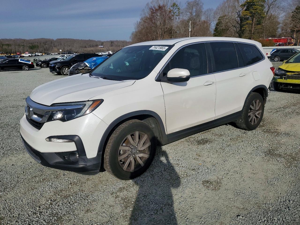 Salvage Honda Pilot Image