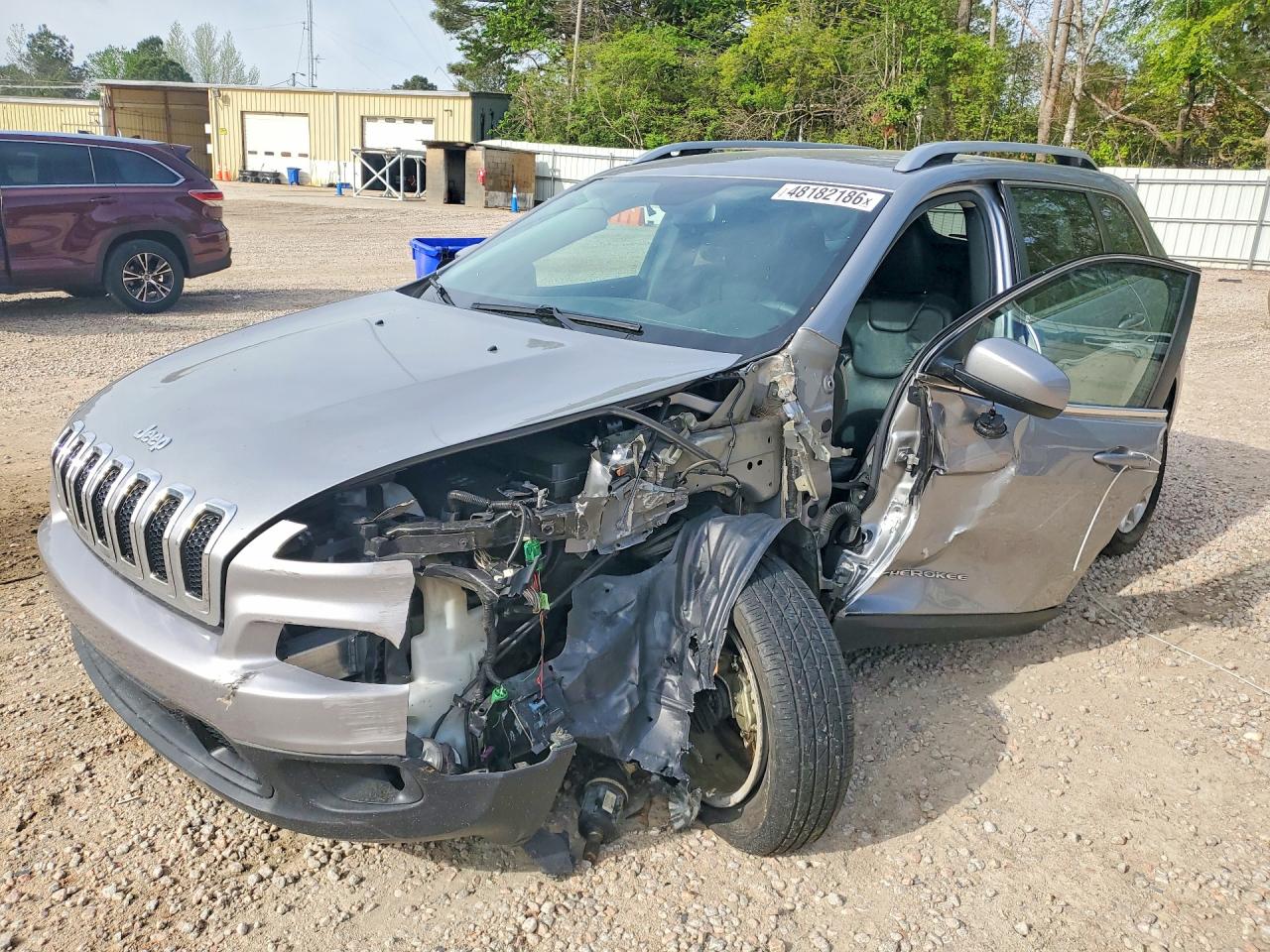 Salvage Jeep Cherokee Image