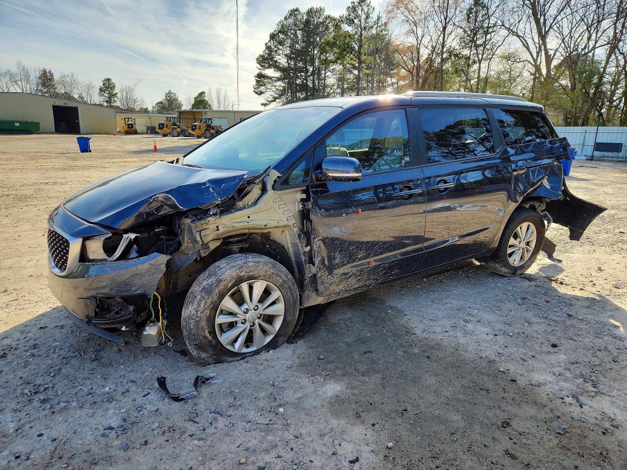 Salvage Kia Sedona Image