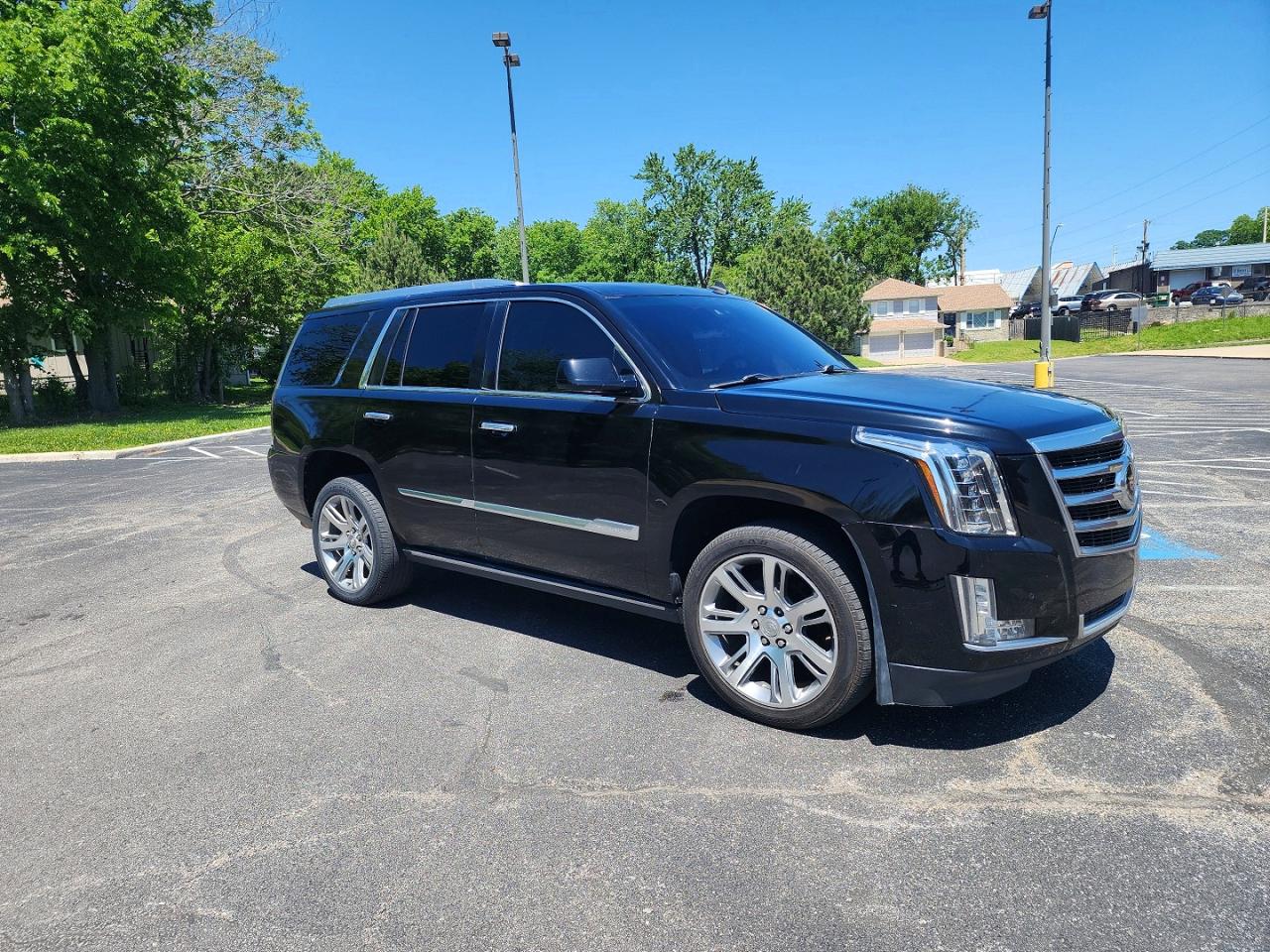 Salvage Cadillac Escalade Image