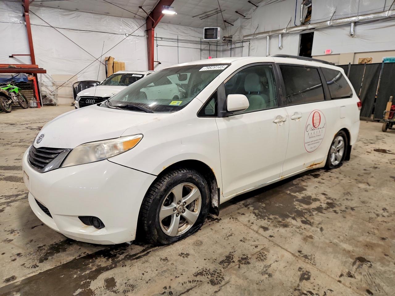 Salvage Toyota Sienna Image