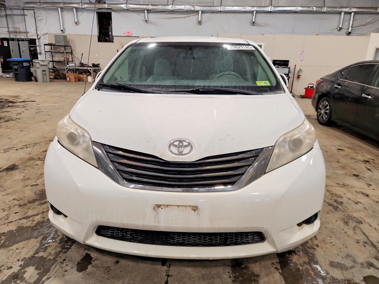 Toyota Sienna Le