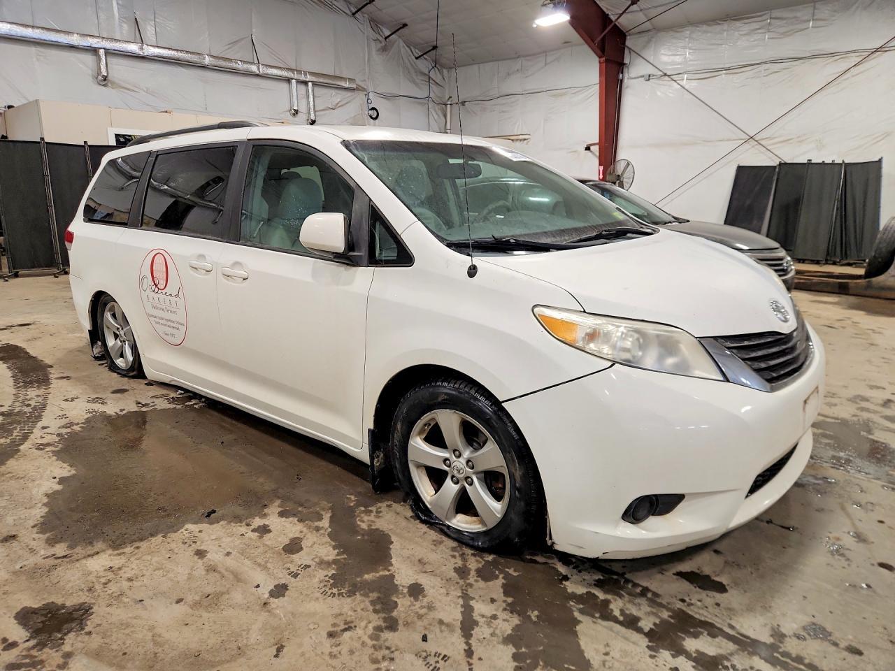 Toyota Sienna Le